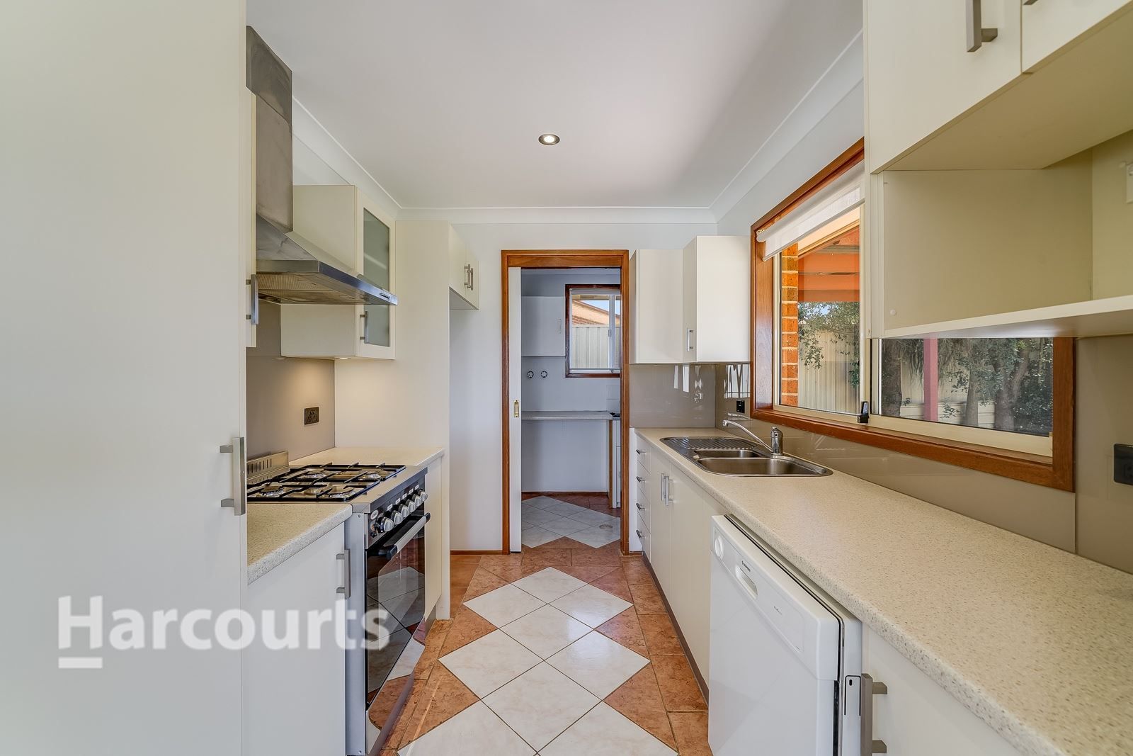 2 Osburn Place, St Helens Park NSW 2560, Image 2