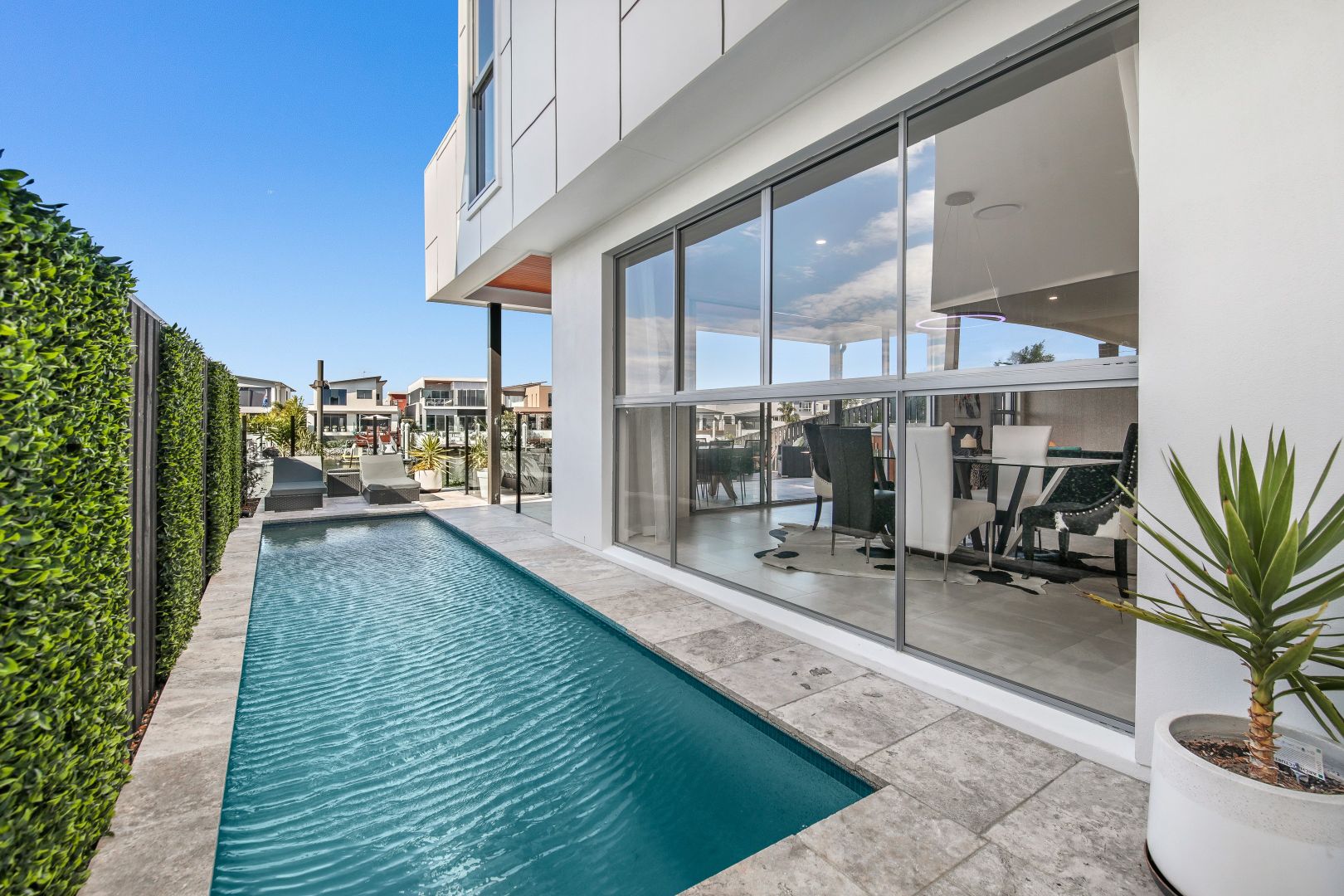 15 Santa Monica Boulevard, Hope Island QLD 4212