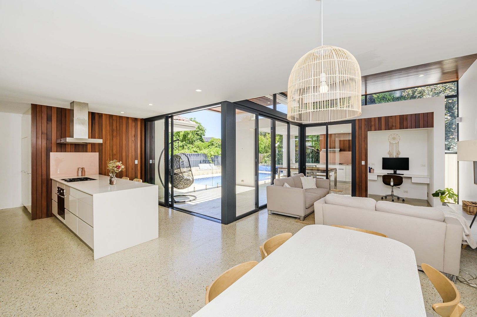 4 bedrooms House in 336 Mill Point Road SOUTH PERTH WA, 6151