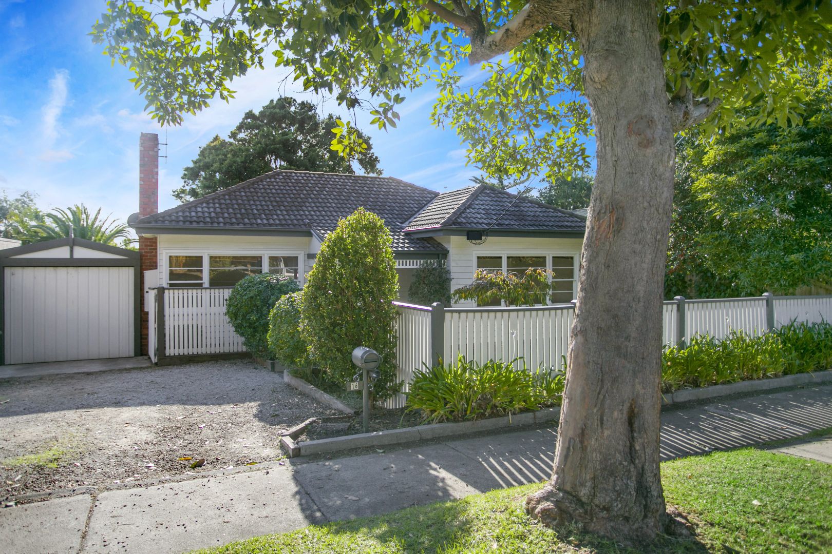 16 Woodlands Grove, Frankston Property History & Address Research