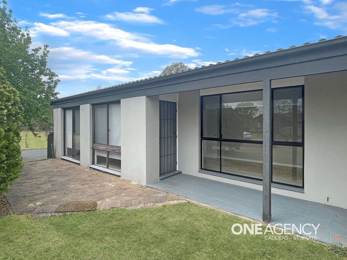 2 bedrooms Apartment / Unit / Flat in 8a Calgaroo Crescent KINGSWOOD NSW, 2747