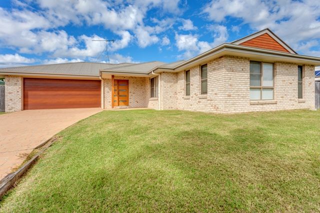 4 bedrooms House in 39 Presidential Avenue JONES HILL QLD, 4570