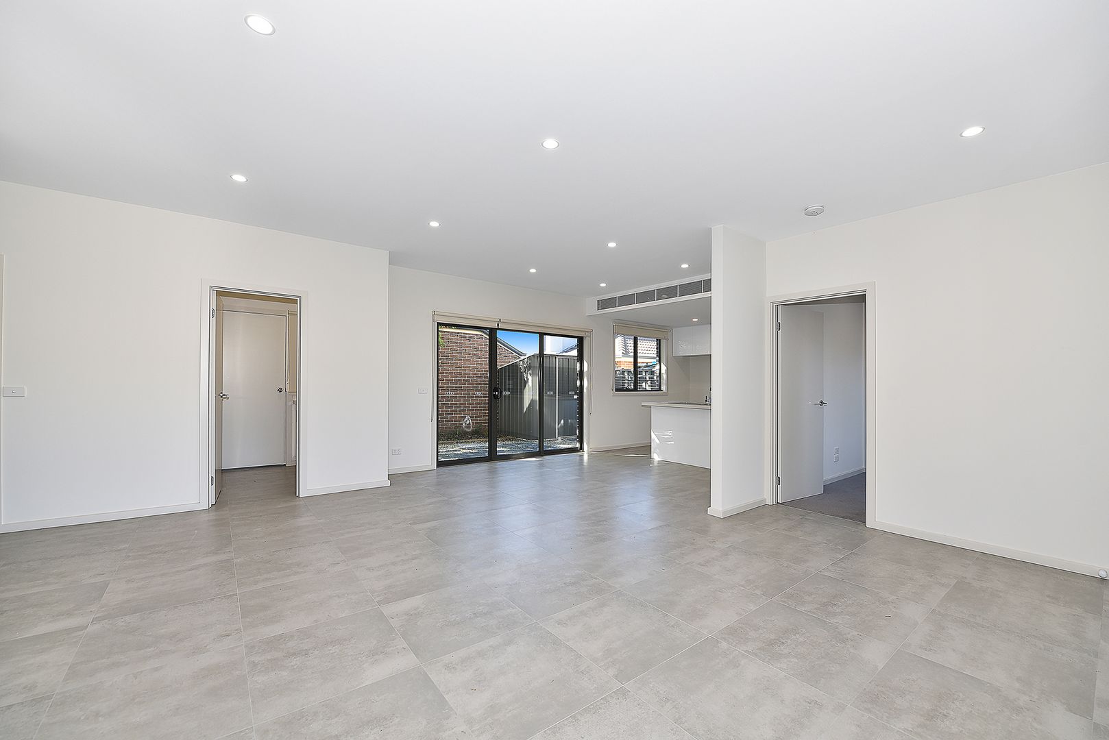 2/70 King Street, Airport West VIC 3042, Image 2