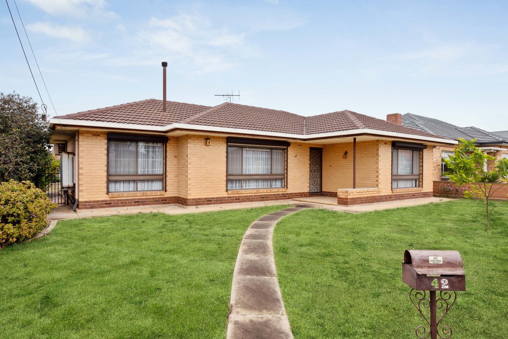 42 Honeyton Street, Seaton SA 5023, Image 0