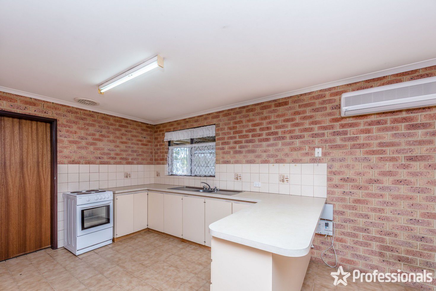 2 King Street, Wonthella WA 6530, Image 1