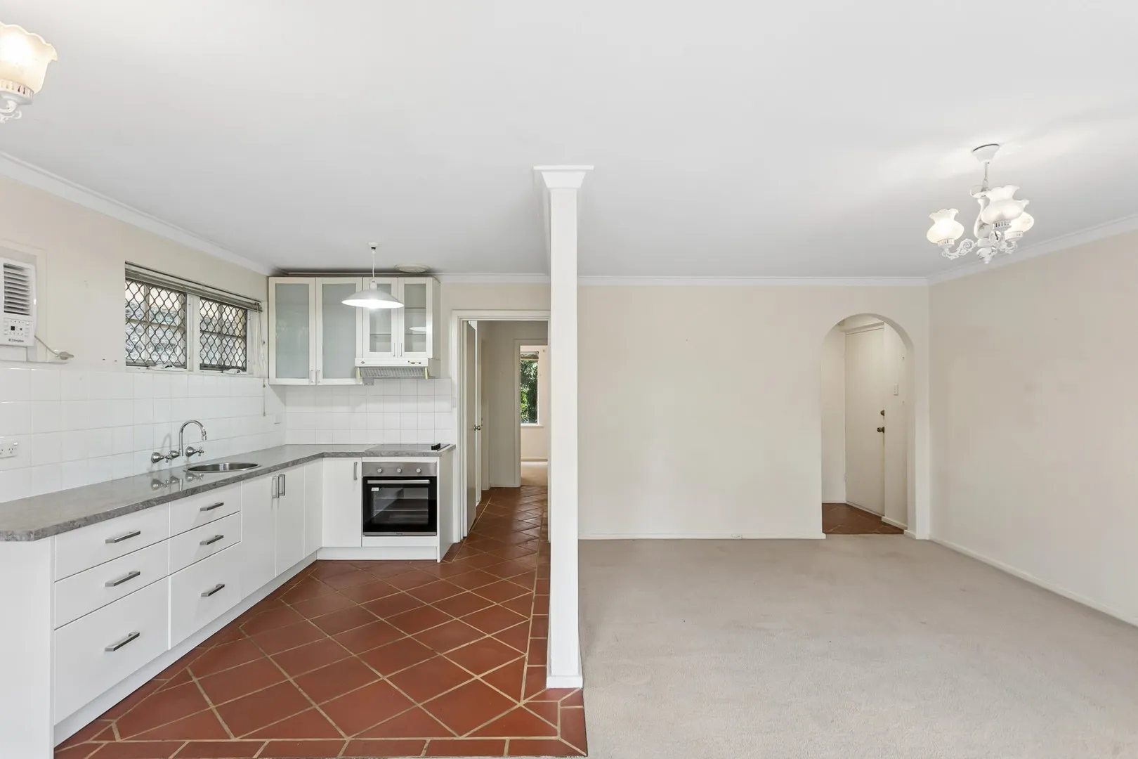 SUPERB LOCATION- APPLECROSS & ROSSMOYNE HIGH SCHOOL ZONES, Booragoon