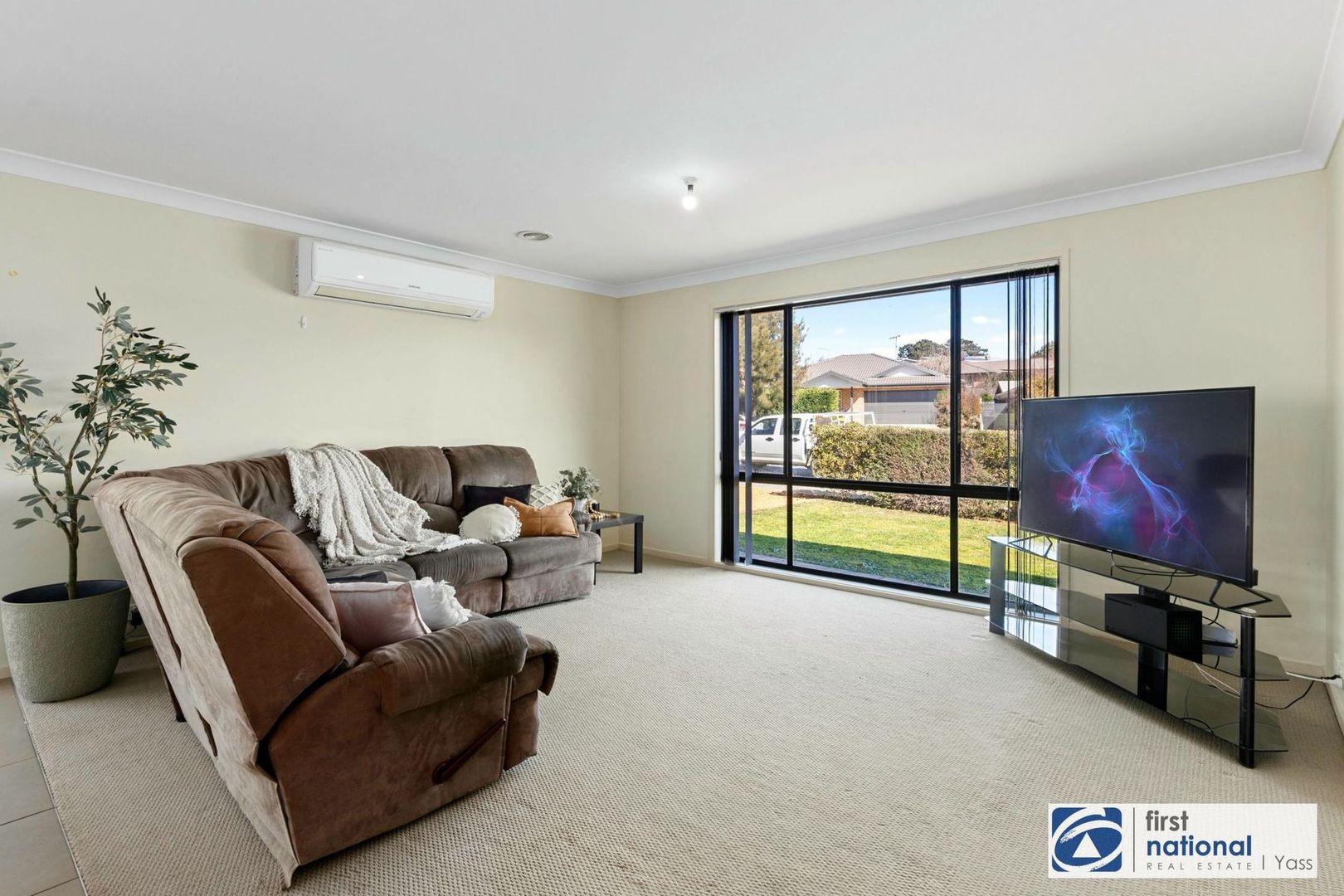 22 Nicholls Drive, Yass NSW 2582, Image 2