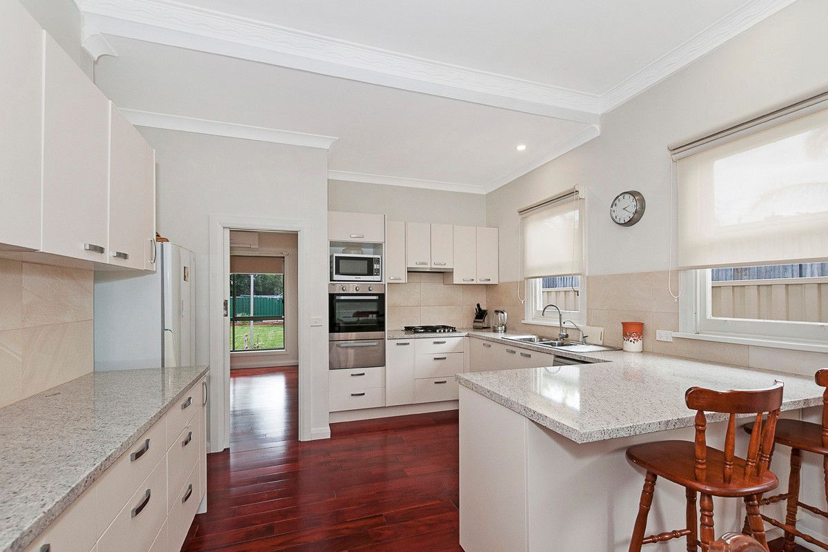 2 Roscoe Avenue, Hamilton VIC 3300, Image 2