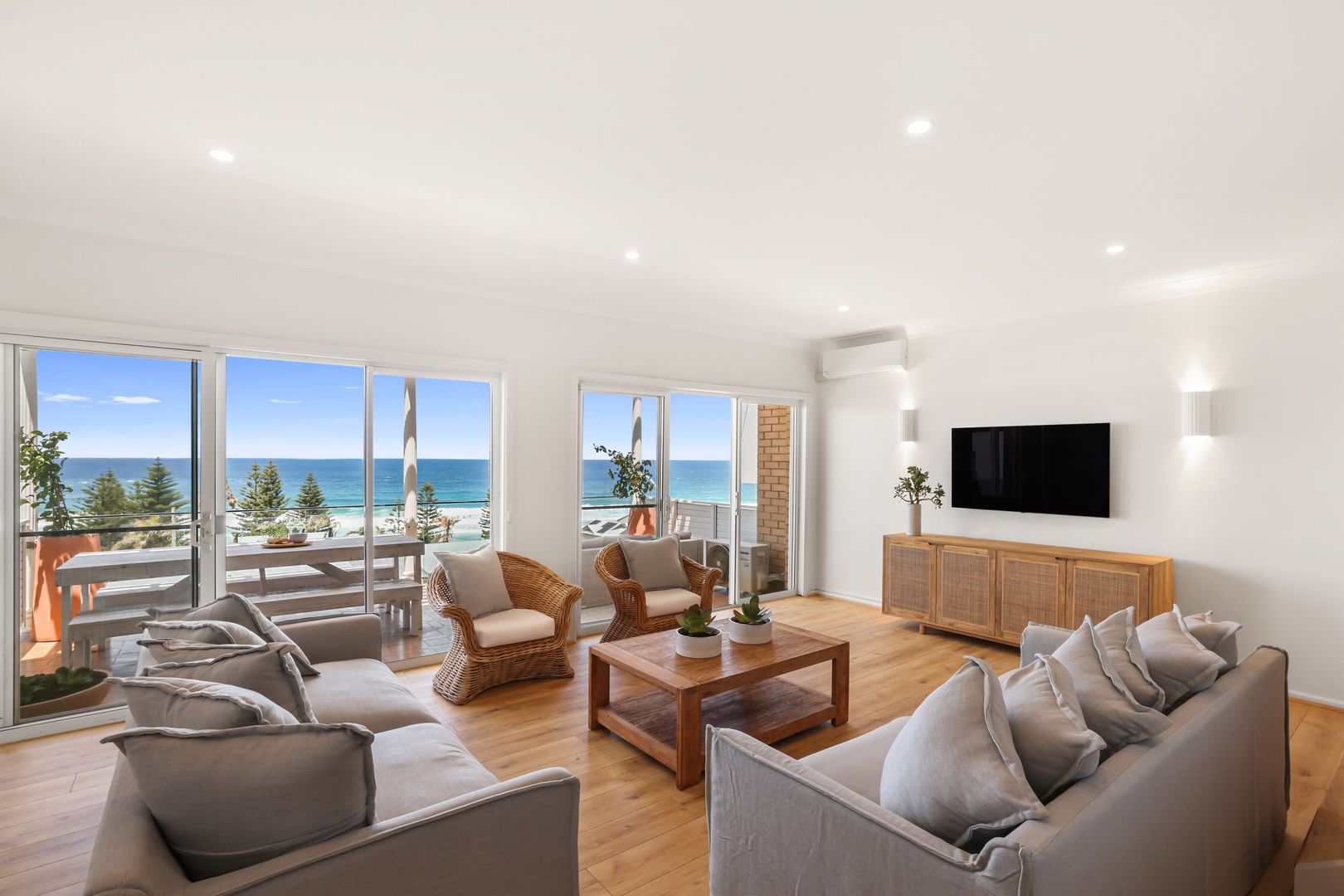 Gardere Avenue, Curl Curl NSW 2096 4 beds house for Rent, Contact
