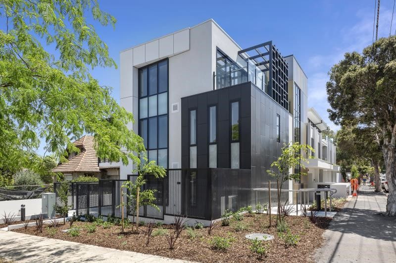 2 bedrooms Apartment / Unit / Flat in 104/190 Alma Rd ST KILDA EAST VIC, 3183