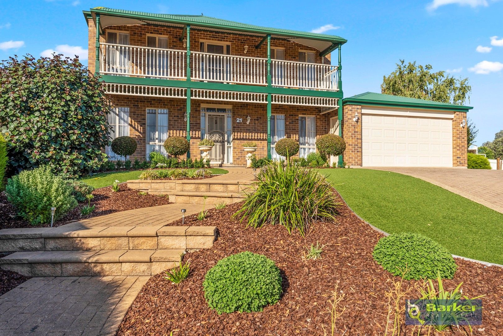 5 bedrooms House in 21 David Randall Street WILLIAMSTOWN SA, 5351