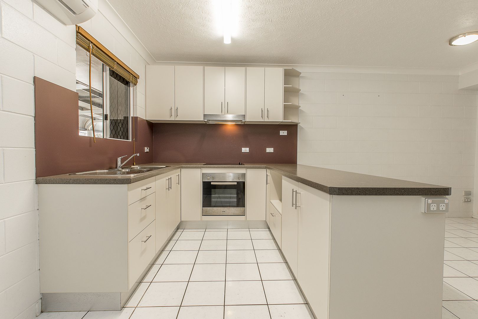 5/57 Lowth Street, Rosslea QLD 4812, Image 2