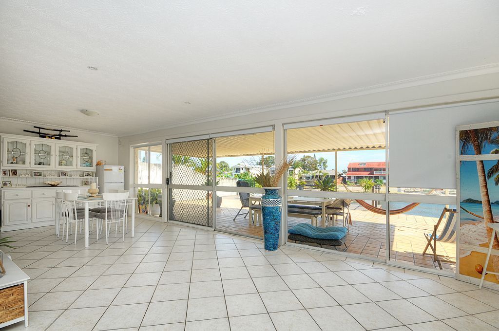 21 Sundowner Court, Mermaid Waters QLD 4218, Image 2