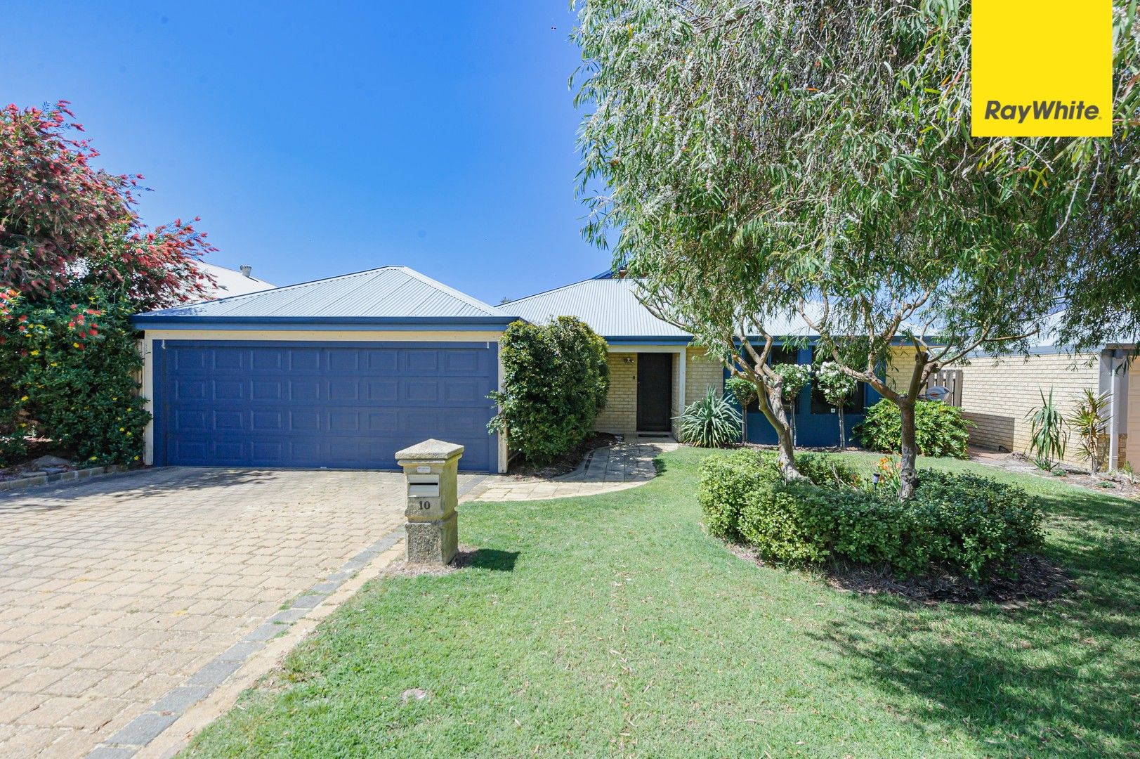 4 bedrooms House in 10 Madigan Way ELLENBROOK WA, 6069