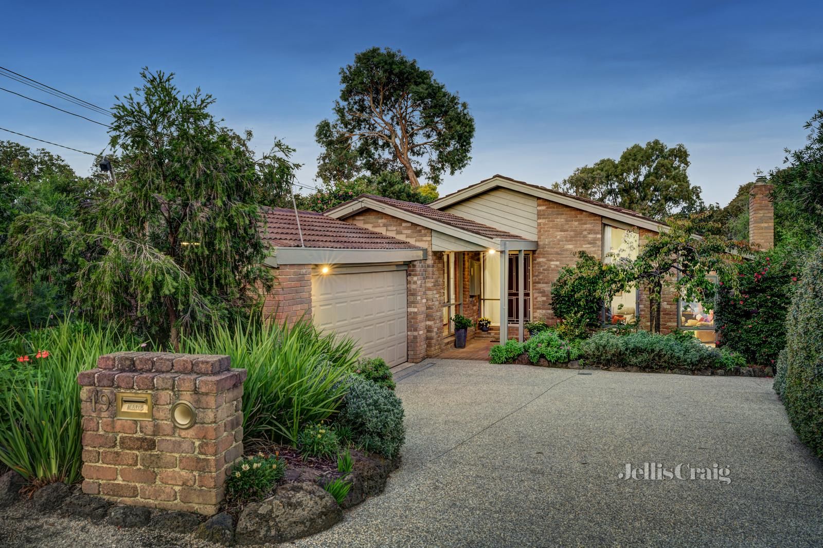 19 Snowball Road, Eltham North VIC 3095, Image 0