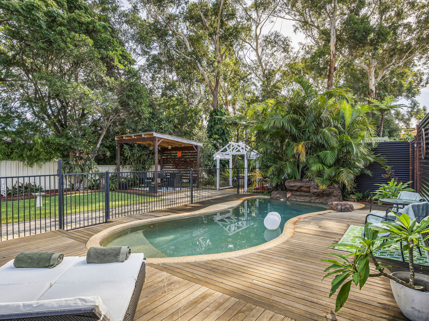 4 bedrooms House in 20 Cambridge Avenue LEMON TREE PASSAGE NSW, 2319
