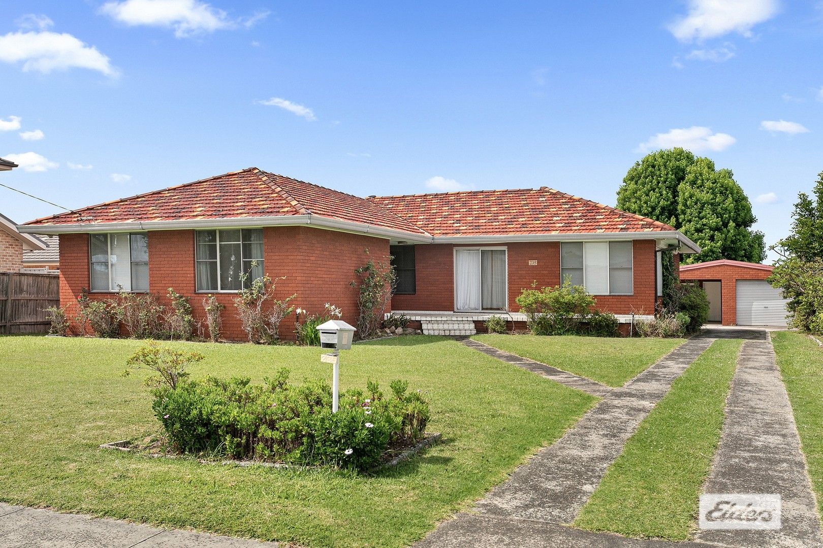 4 bedrooms House in 235 Rothery Street CORRIMAL NSW, 2518
