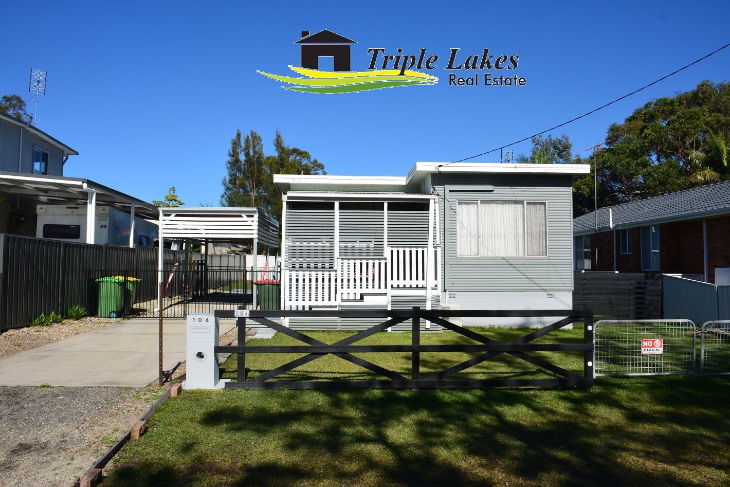 2 bedrooms House in 104 Cams Boulevarde SUMMERLAND POINT NSW, 2259