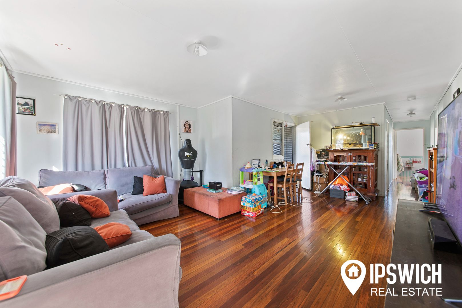 8 Overell Crescent, Riverview QLD 4303, Image 2
