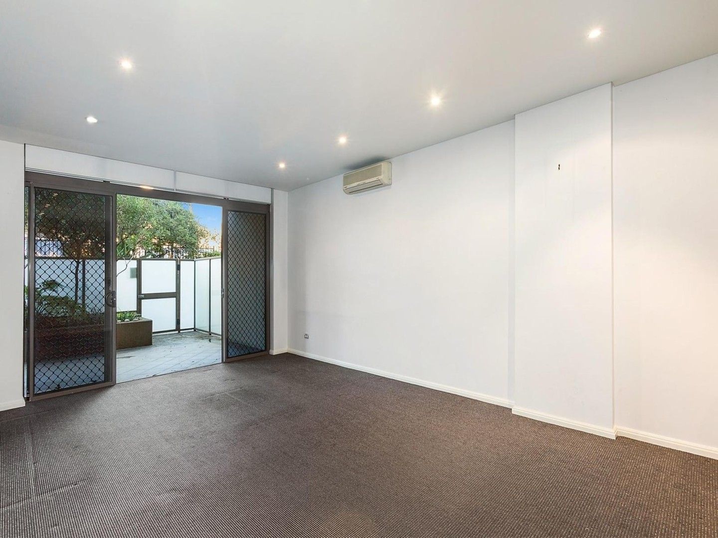 2 bedrooms Apartment / Unit / Flat in 204/2C Munderah Street WAHROONGA NSW, 2076