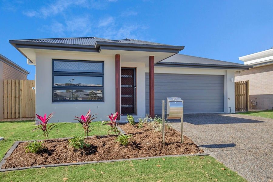 4 bedrooms House in 45 Oxford St PIMPAMA QLD, 4209
