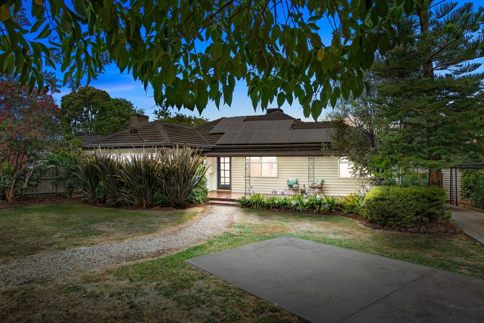 4 bedrooms House in 33 Halls Parade MITCHAM VIC, 3132