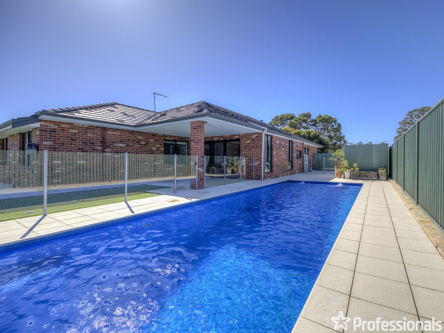 4 bedrooms House in 15 Moonbooli Street FORRESTFIELD WA, 6058