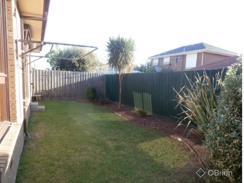 5 Neyland Court, Altona Meadows VIC 3028, Image 2