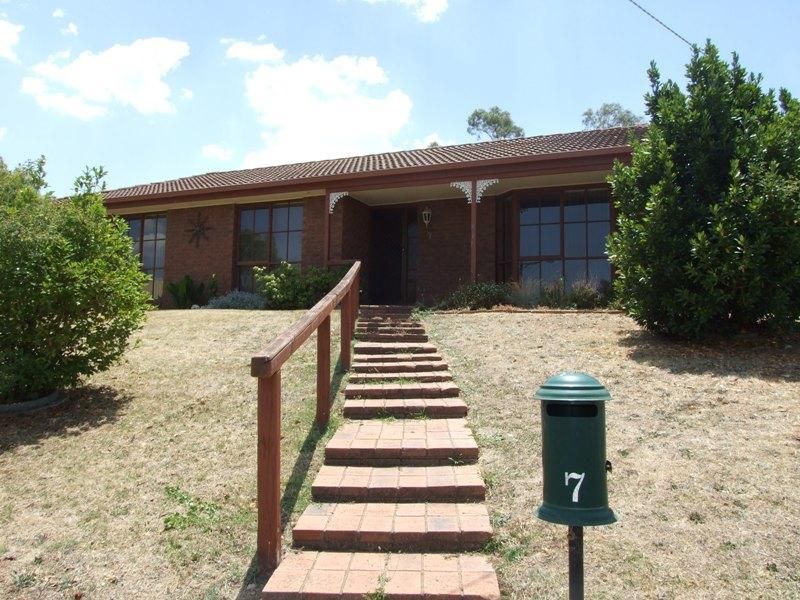 7 Highview Place, Chiltern VIC 3683