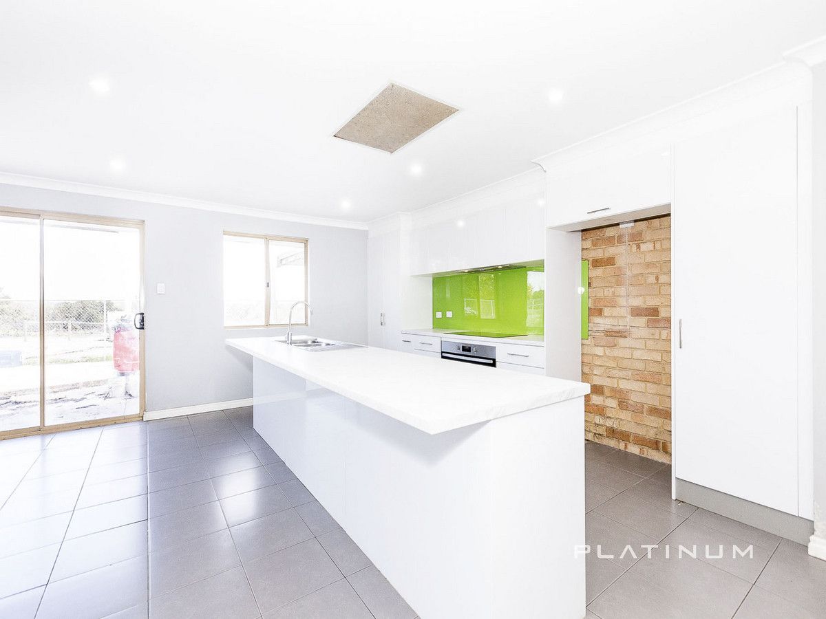 112 Coogee Road, Mariginiup WA 6078