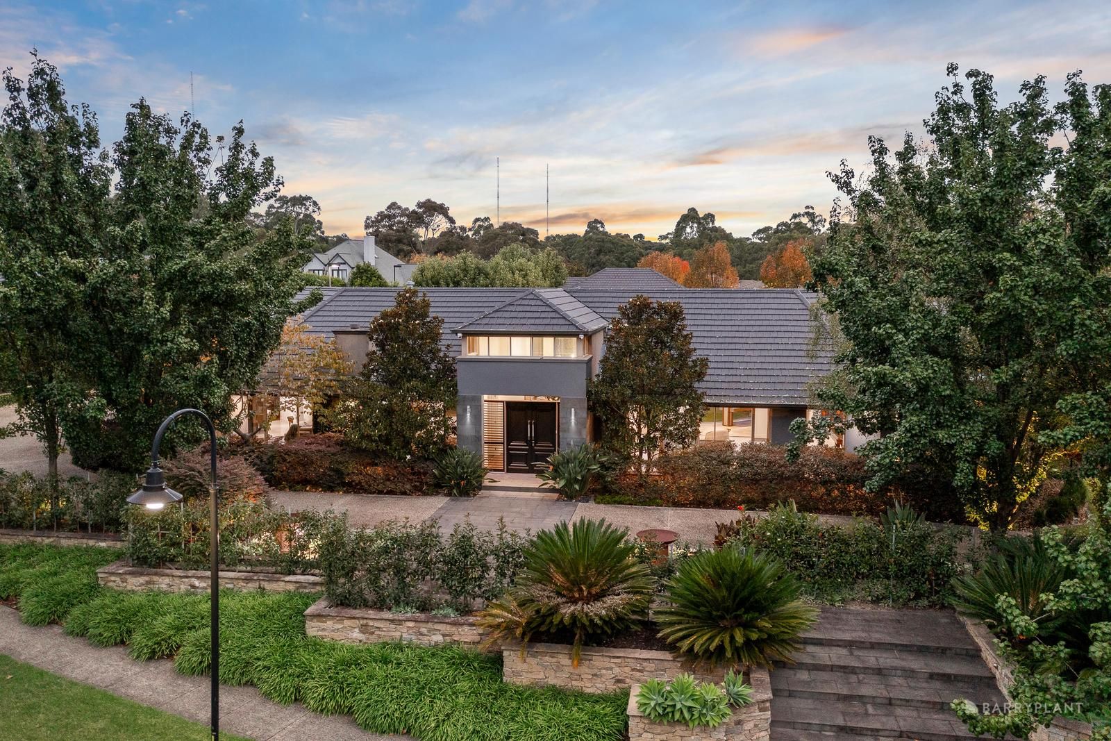 6 bedrooms House in 4 Roseburn Court LOWER PLENTY VIC, 3093