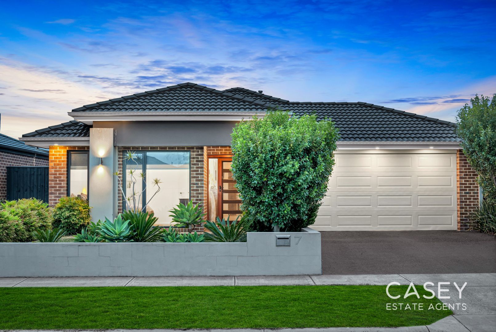 7 Cazaly Way, Cranbourne West VIC 3977, Image 1