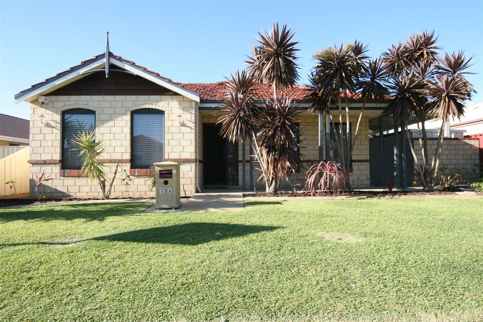 3 bedrooms House in 104 Fisher Street ROCKINGHAM WA, 6168