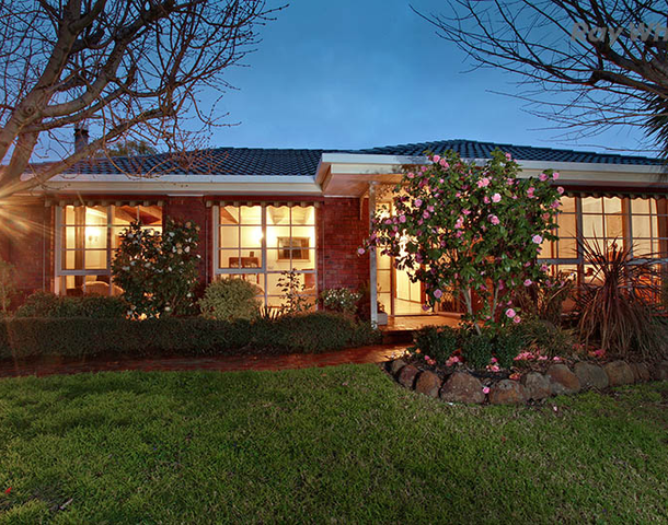 38 Cocoparra Crescent, Taylors Lakes VIC 3038