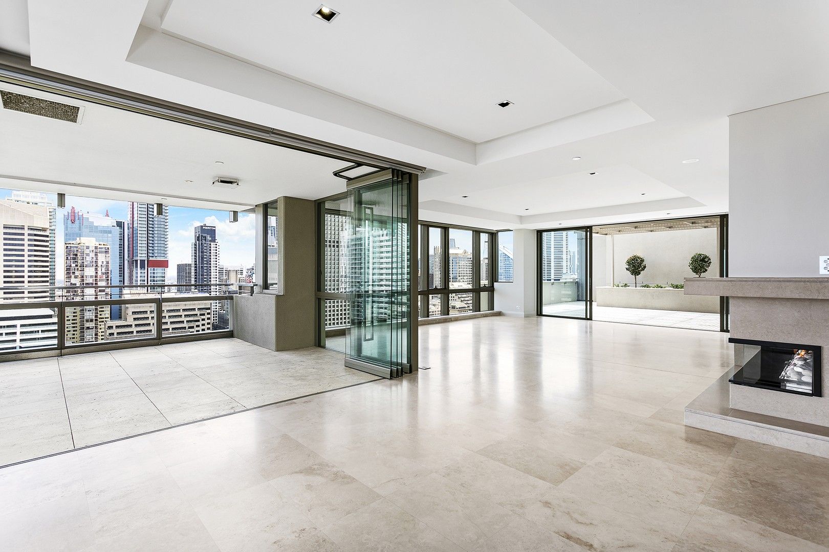 4 bedrooms Apartment / Unit / Flat in 18 College Street SYDNEY NSW, 2000