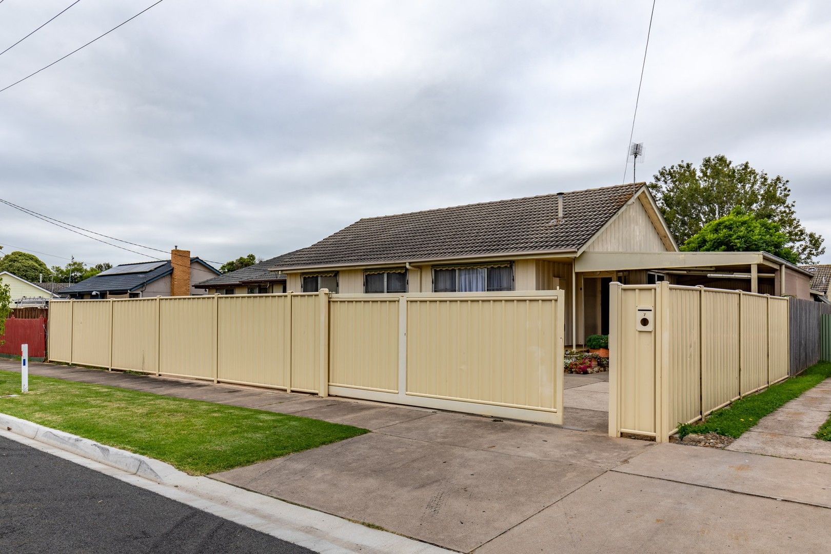 7 Overend Crescent, Sale VIC 3850, Image 0