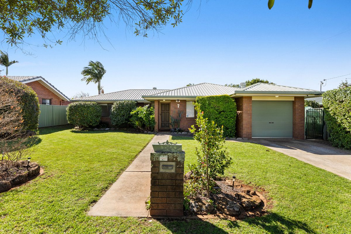 7 Barooga Court, Wilsonton Heights QLD 4350, Image 2