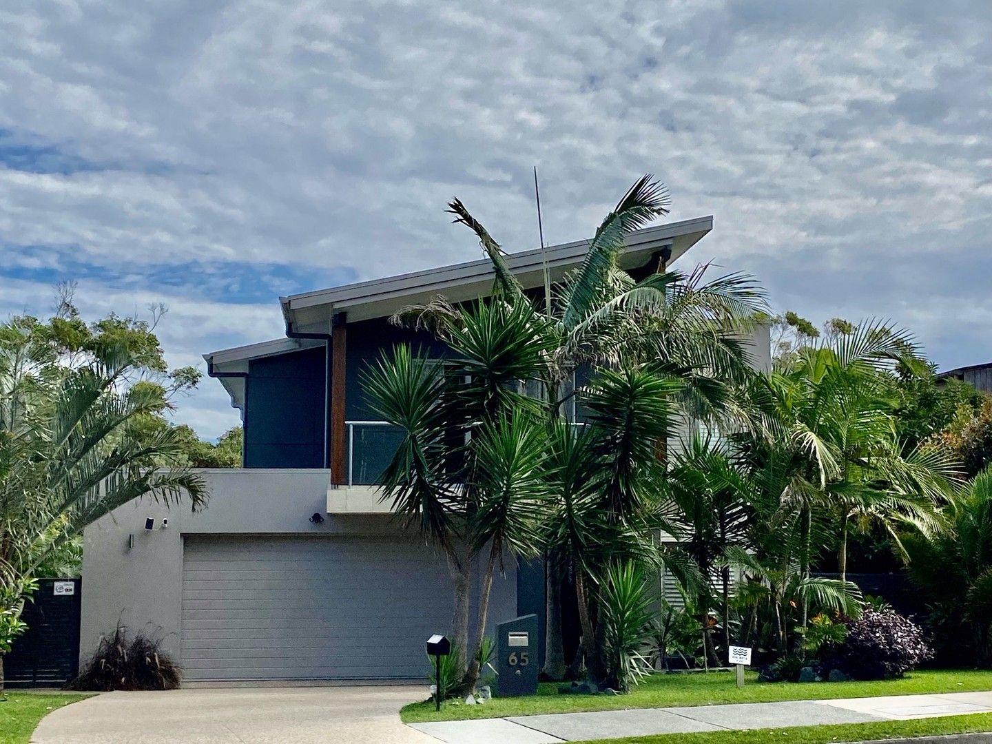 5 bedrooms House in 65 Boomerang Drive BOOMERANG BEACH NSW, 2428