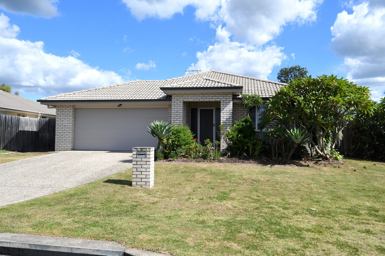 27 Walnut Crescent, Lowood QLD 4311, Image 0