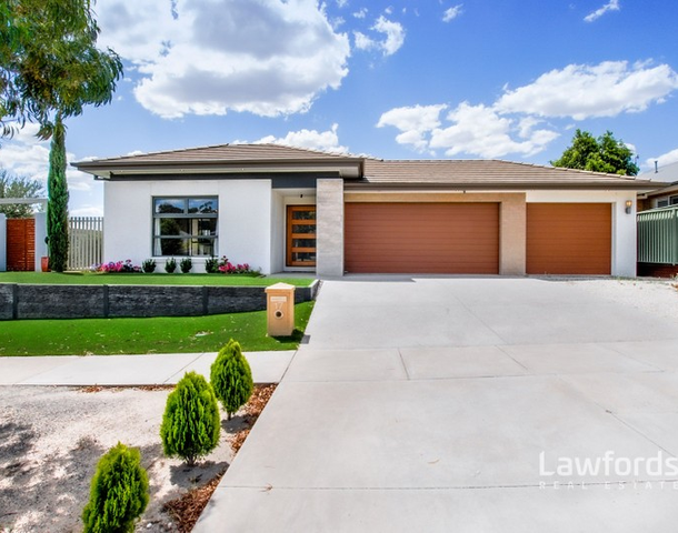 17 Mcconnell Drive, Junortoun VIC 3551