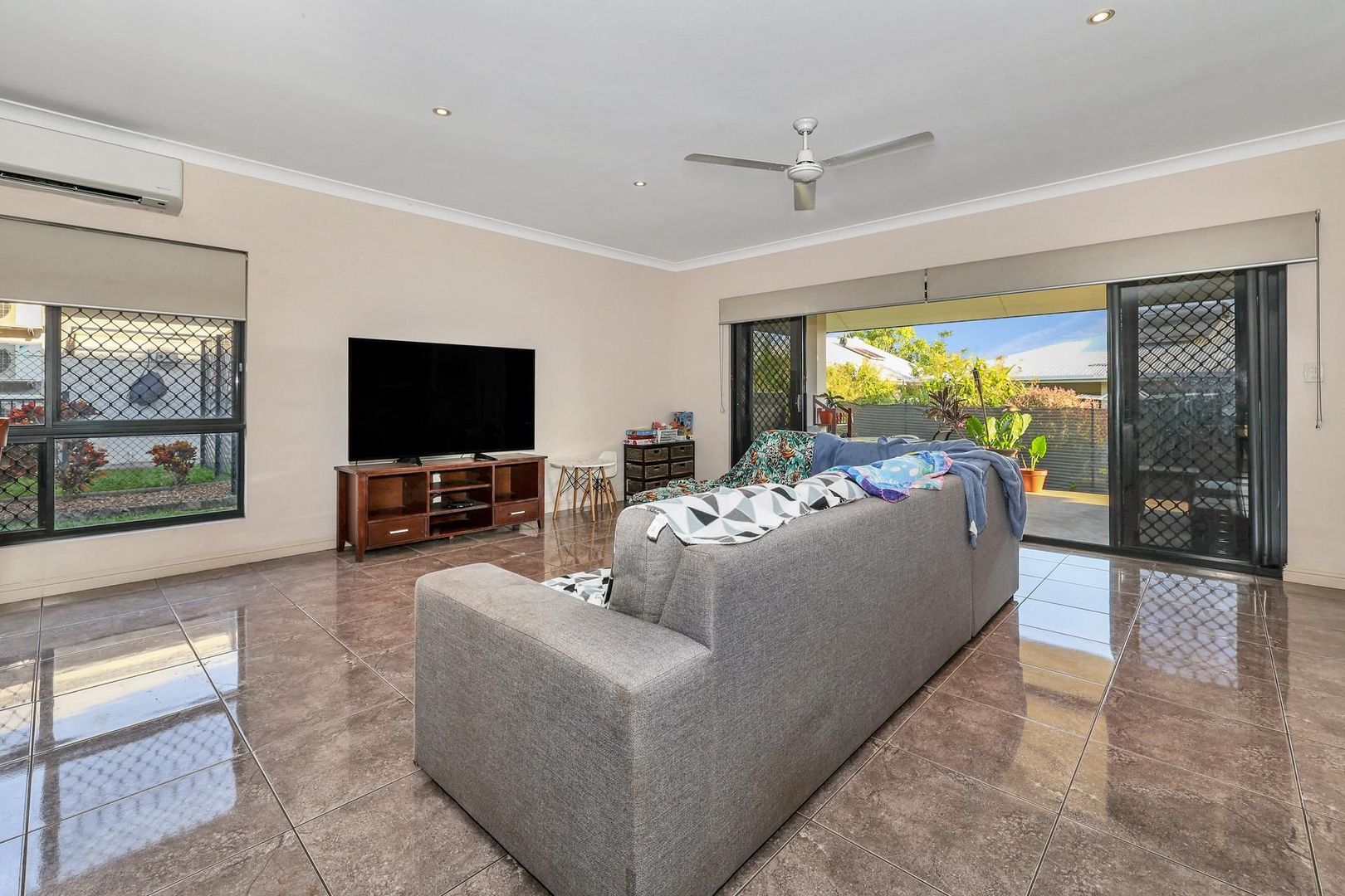 10 Deane Crescent, Rosebery NT 0832, Image 2