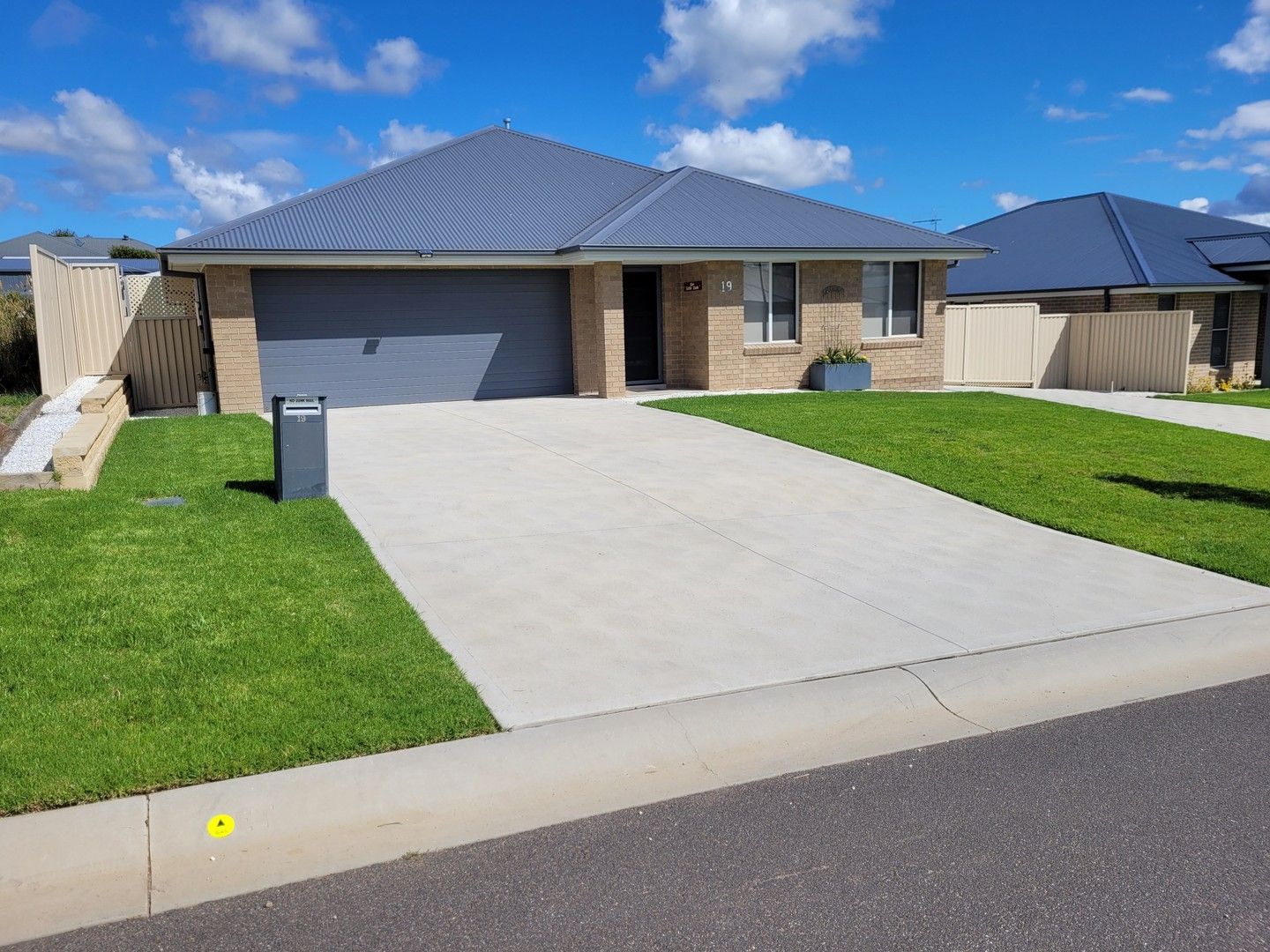 3 bedrooms House in 19 BASALT WAY KELSO NSW, 2795