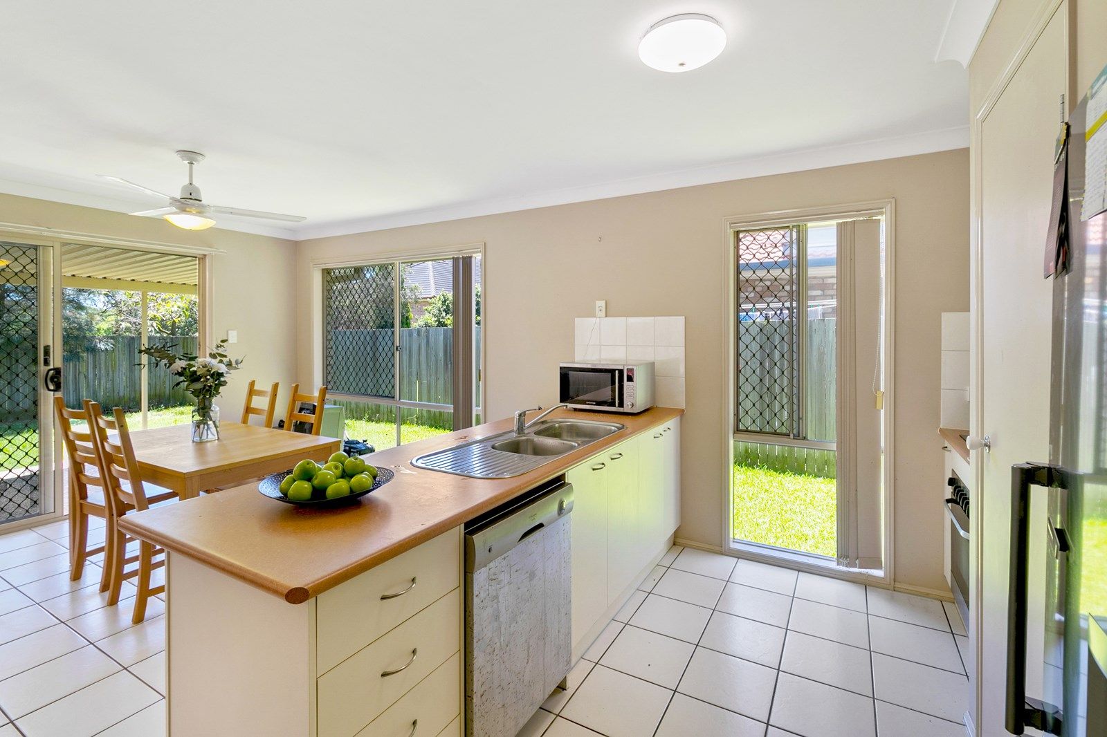 17 Araluen Place, Carindale QLD 4152, Image 1