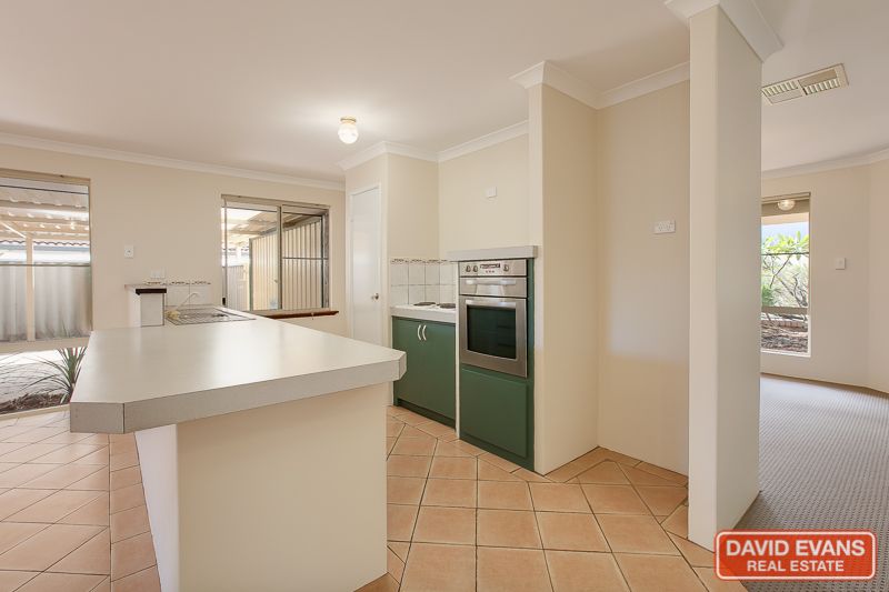 6 Walmer Place, Orelia WA 6167, Image 2