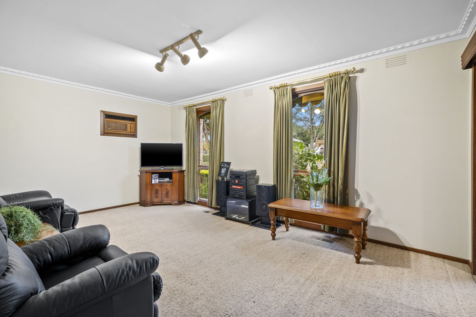 62 Folkstone Crescent, Ferntree Gully VIC 3156, Image 1