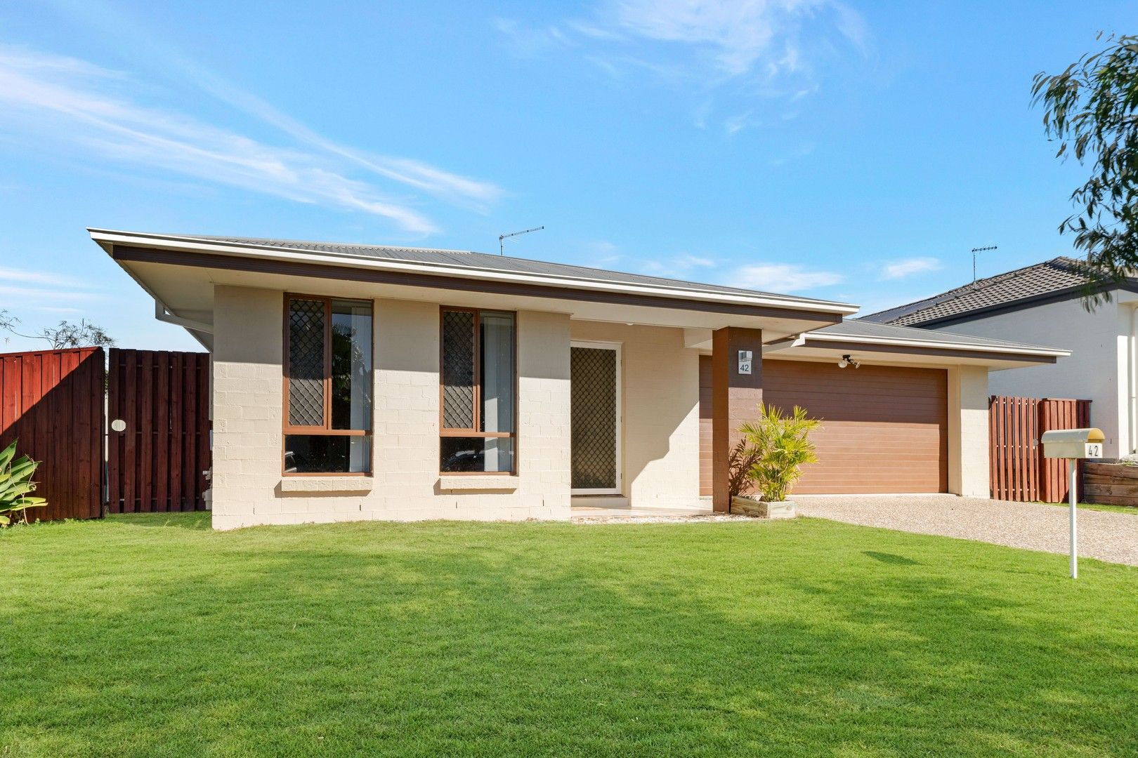4 bedrooms House in 42 Messara Circuit DURACK QLD, 4077