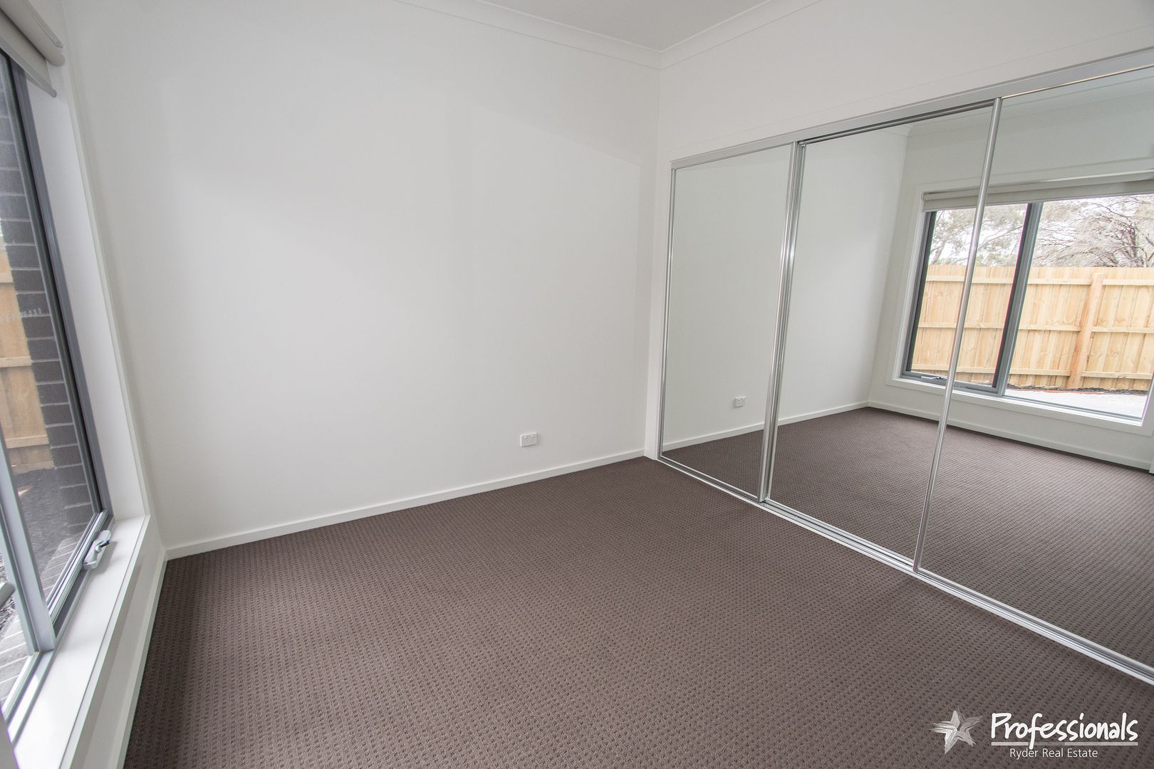 2/15 Maree Court, Kurunjang VIC 3337, Image 2