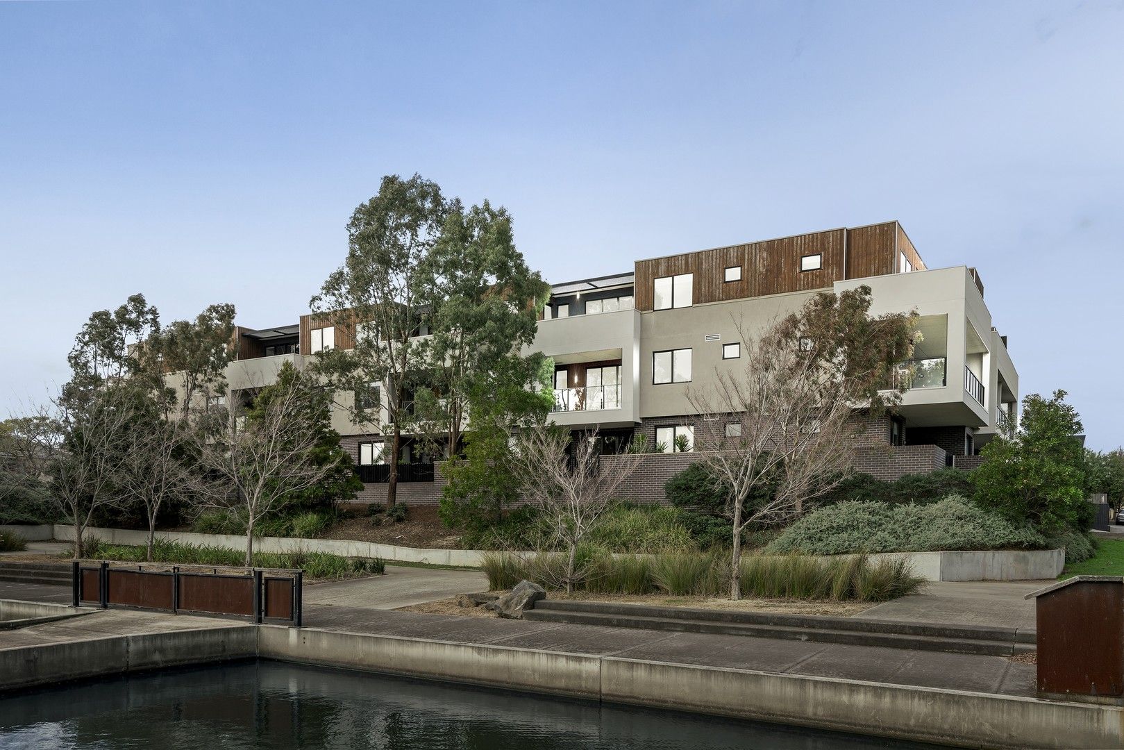 27/2 Monckton Place, Caroline Springs VIC 3023, Image 0