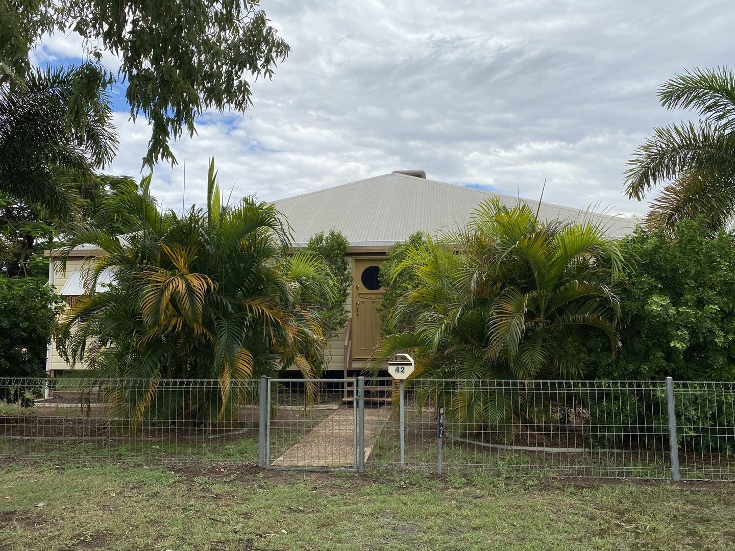 5 bedrooms House in 42 Box Street BARCALDINE QLD, 4725