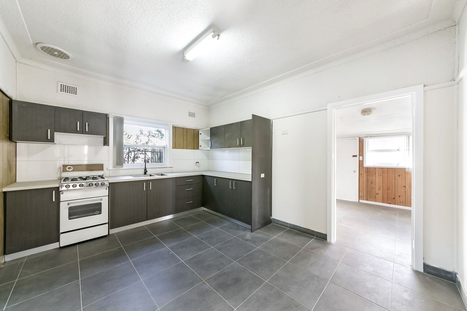 34 Campbell Hill Rd, Guildford NSW 2161, Image 1